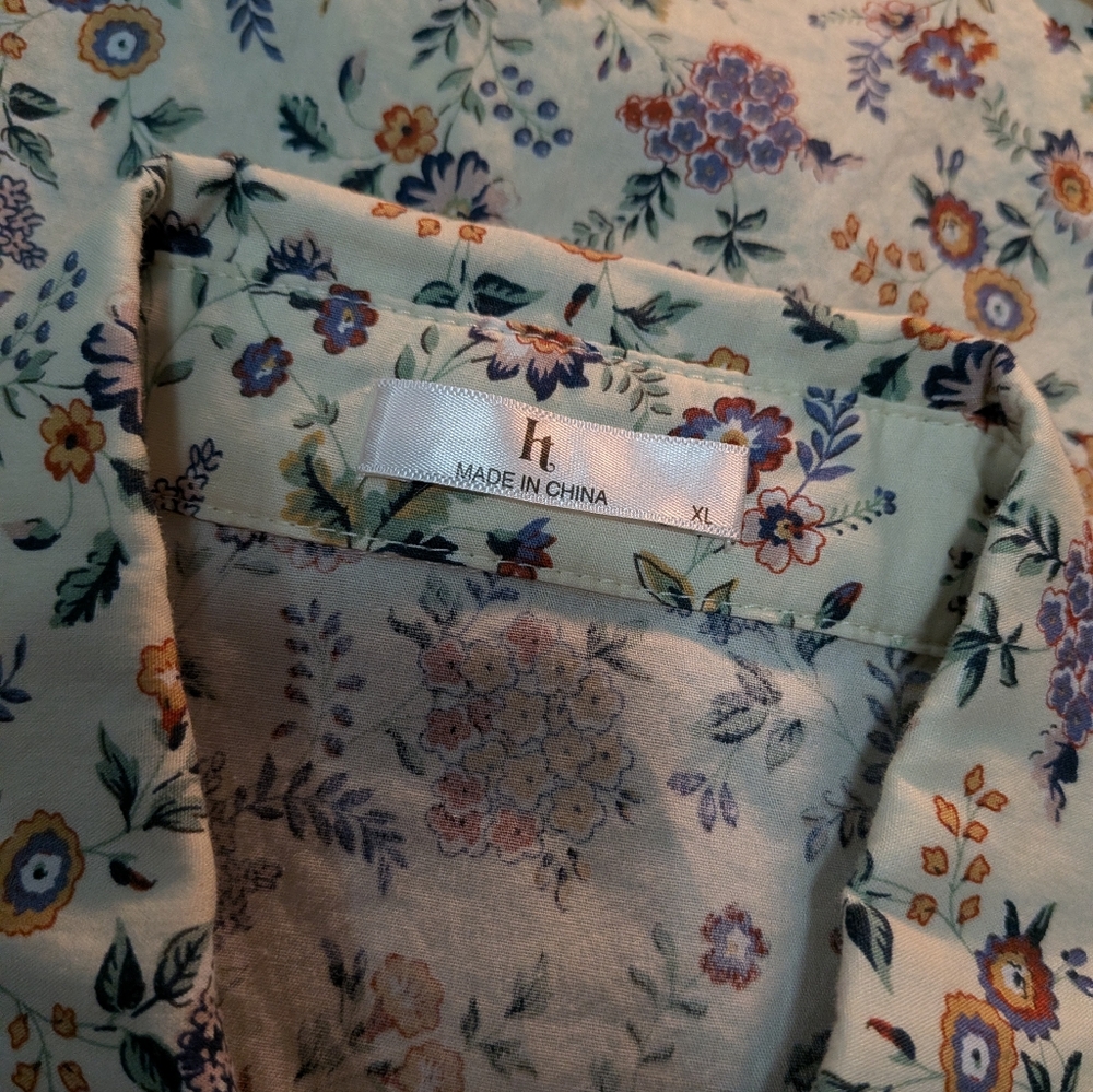 Hotouch Women's Short Sleeve Floral Button-Up (XL) - Picture 7 of 9